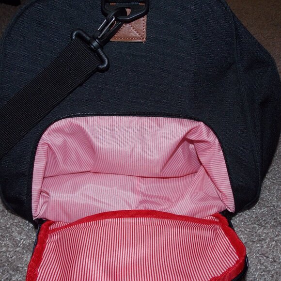 Herschel Novel Duffle - Picture 5 of 11